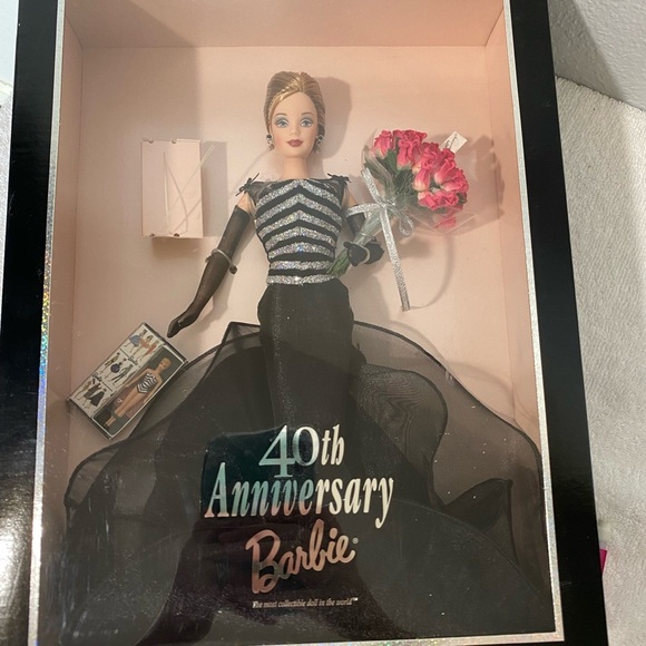 Barbie 40th Anniversary Doll Collector Edition - Picture 5 of 10